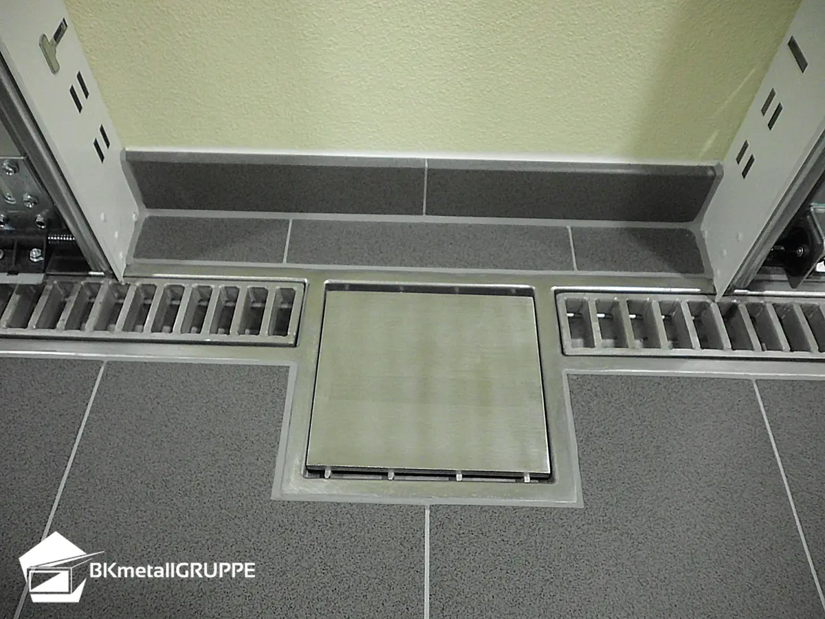 Canale di drenaggio per garage in acciaio inossidabile con ingresso 250x250mm