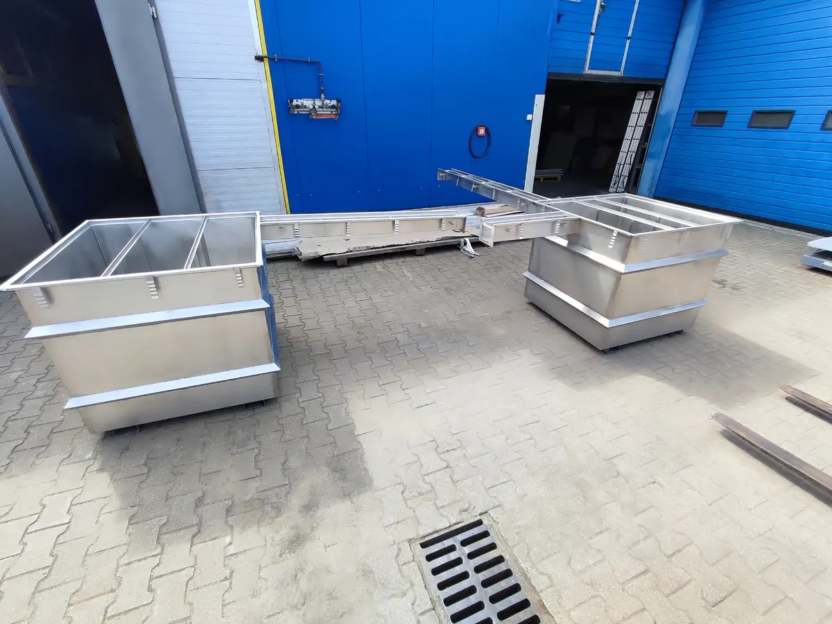 Serbatoi con vasca in acciaio inox