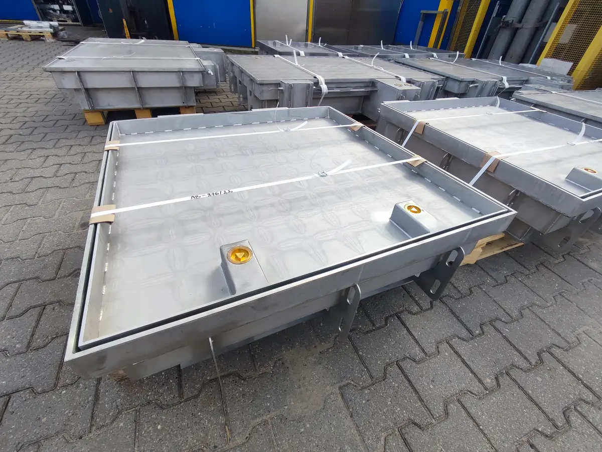 Coperchio in acciaio inox, professionale, monopezzo, con coperchio per pavimentazione o pietra