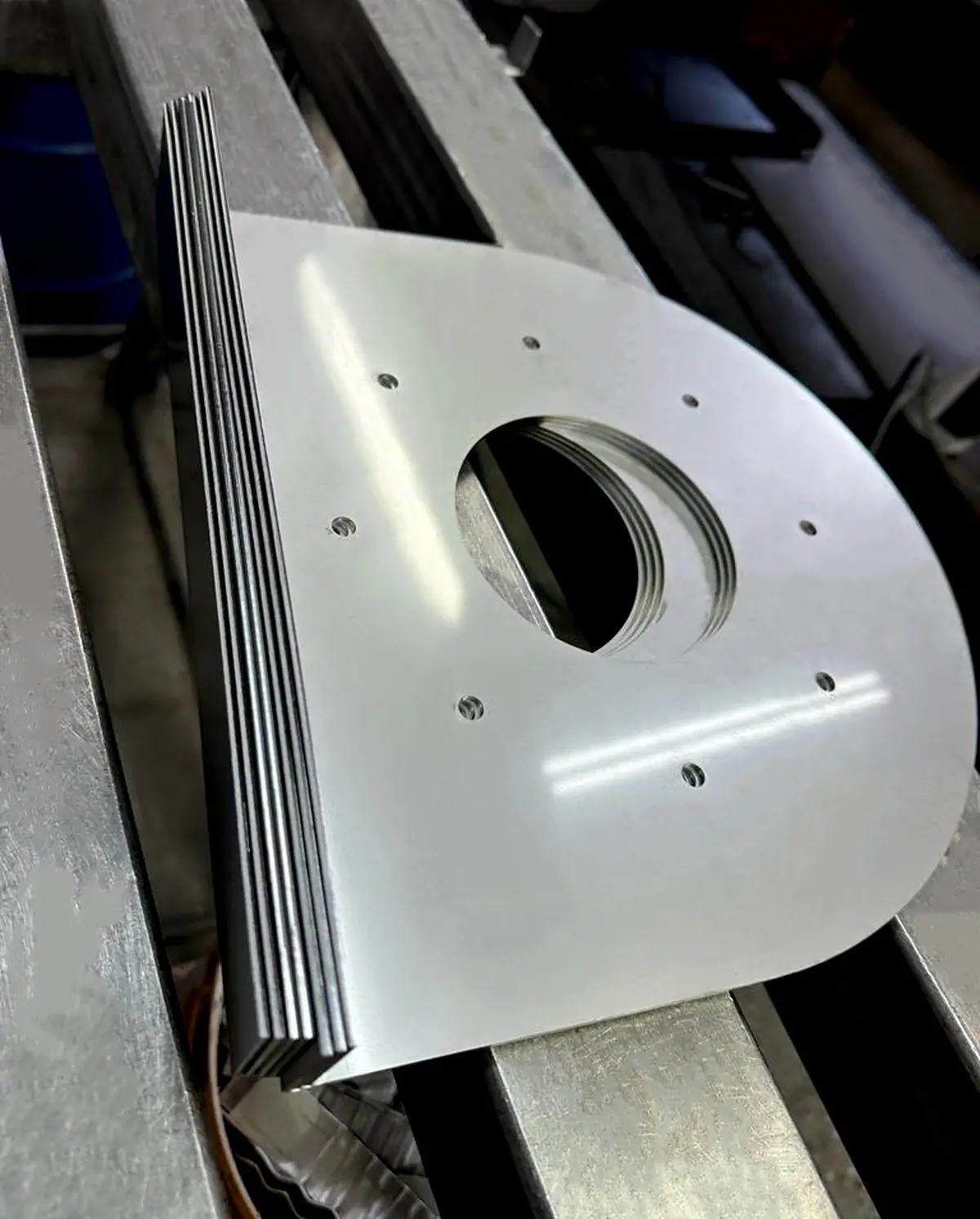 Produzione in serie, taglio laser, piegatura