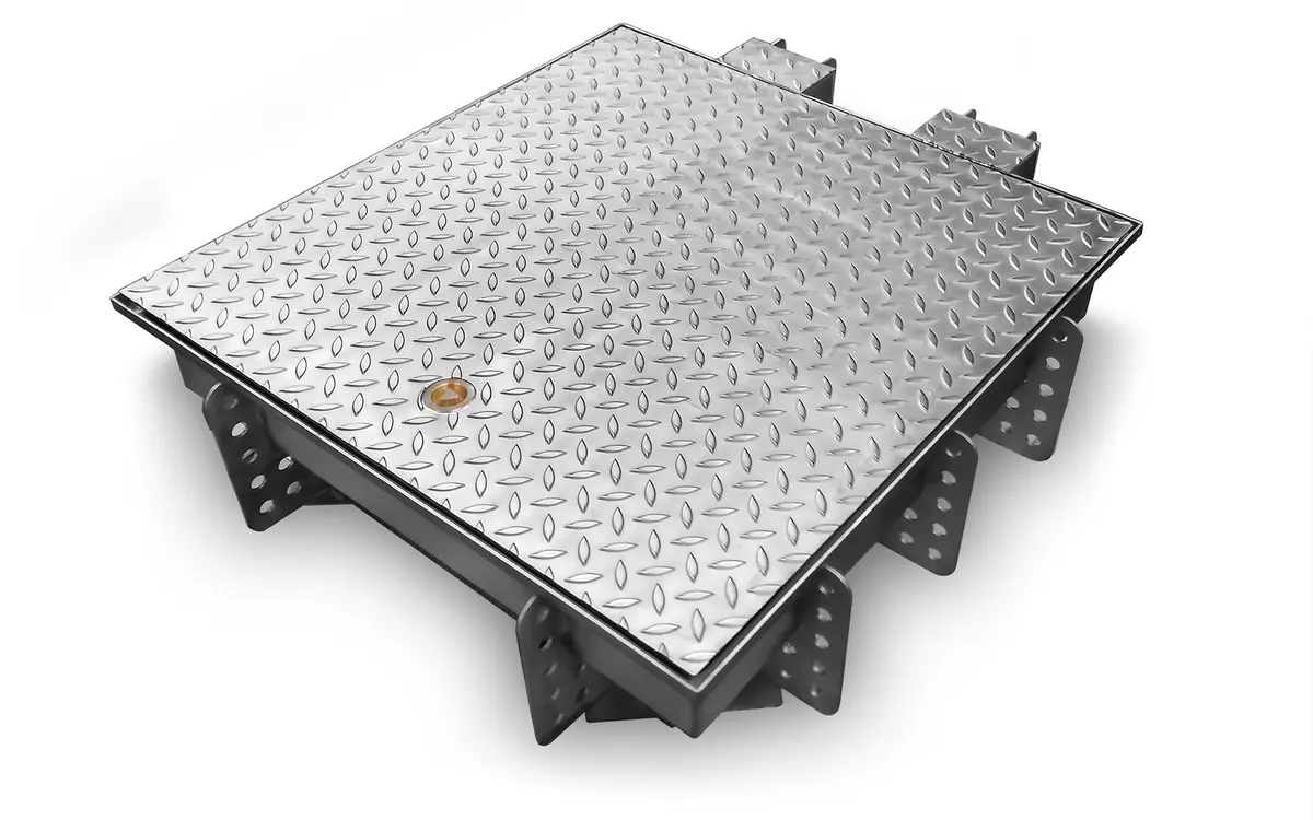 Botola di ispezione in acciaio inox 800x800 con coperchio in lamiera zigrinata