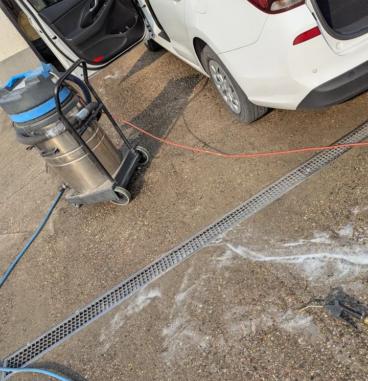 Canale di drenaggio con copertura antiscivolo 25x8mm